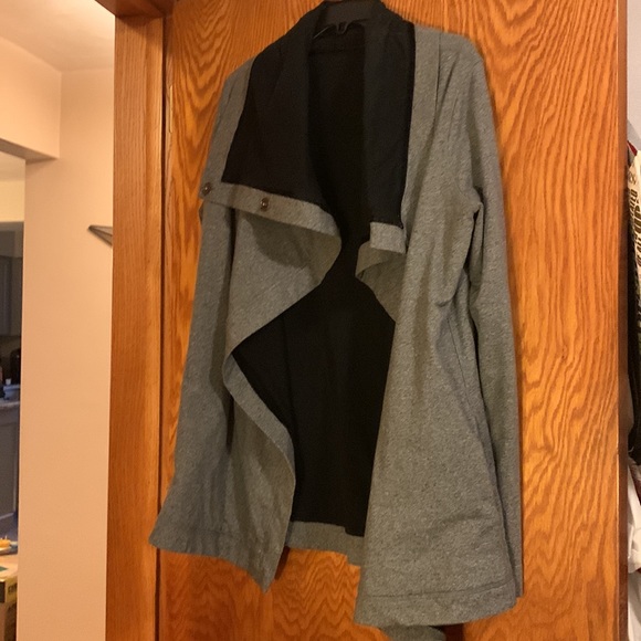 Lululemon - Picture 4 of 6